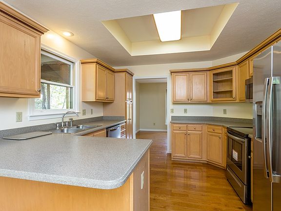 2nd image of 691 Flower Dr