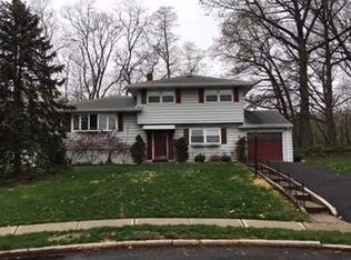 31 Missonellie Ct, Hawthorne, NJ 07506