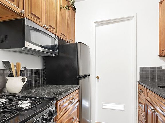 4th image of 64 E 94th St APT 7G