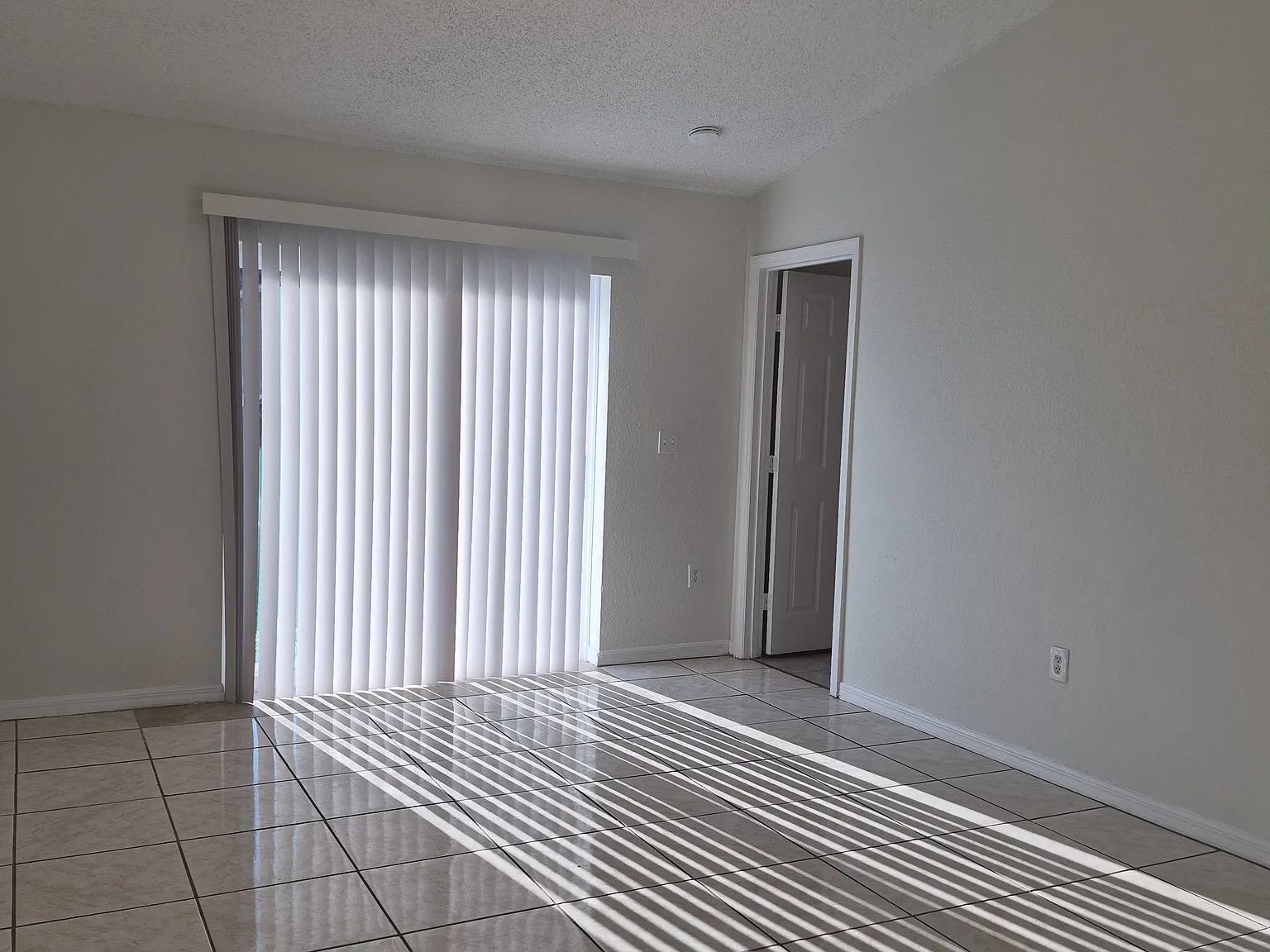 3 bed, 1068 sqft, $1,750 — Photo 2
