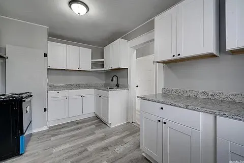 1135 N Ash St — Photo 5