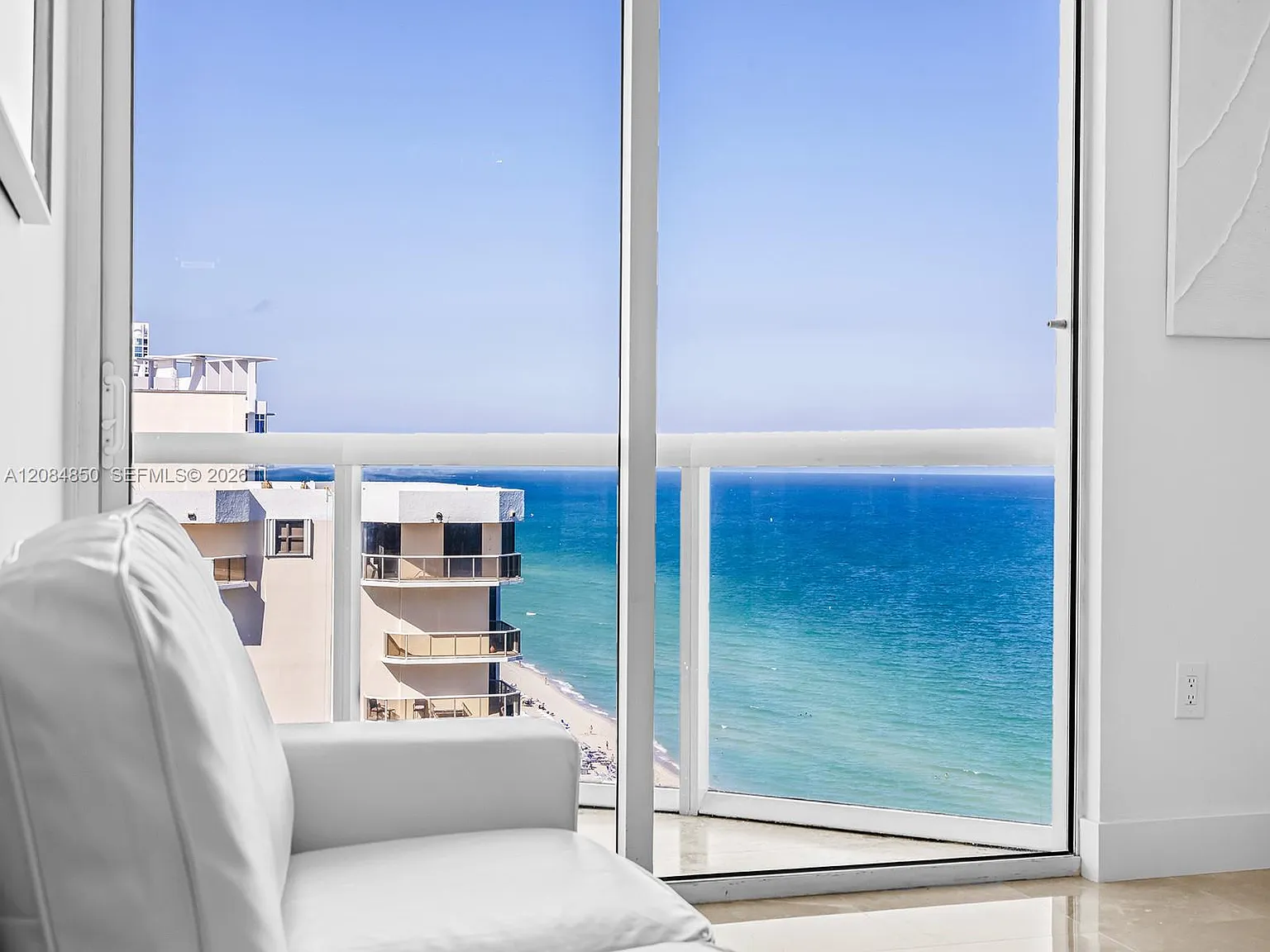 Akoya Condo — Photo 4