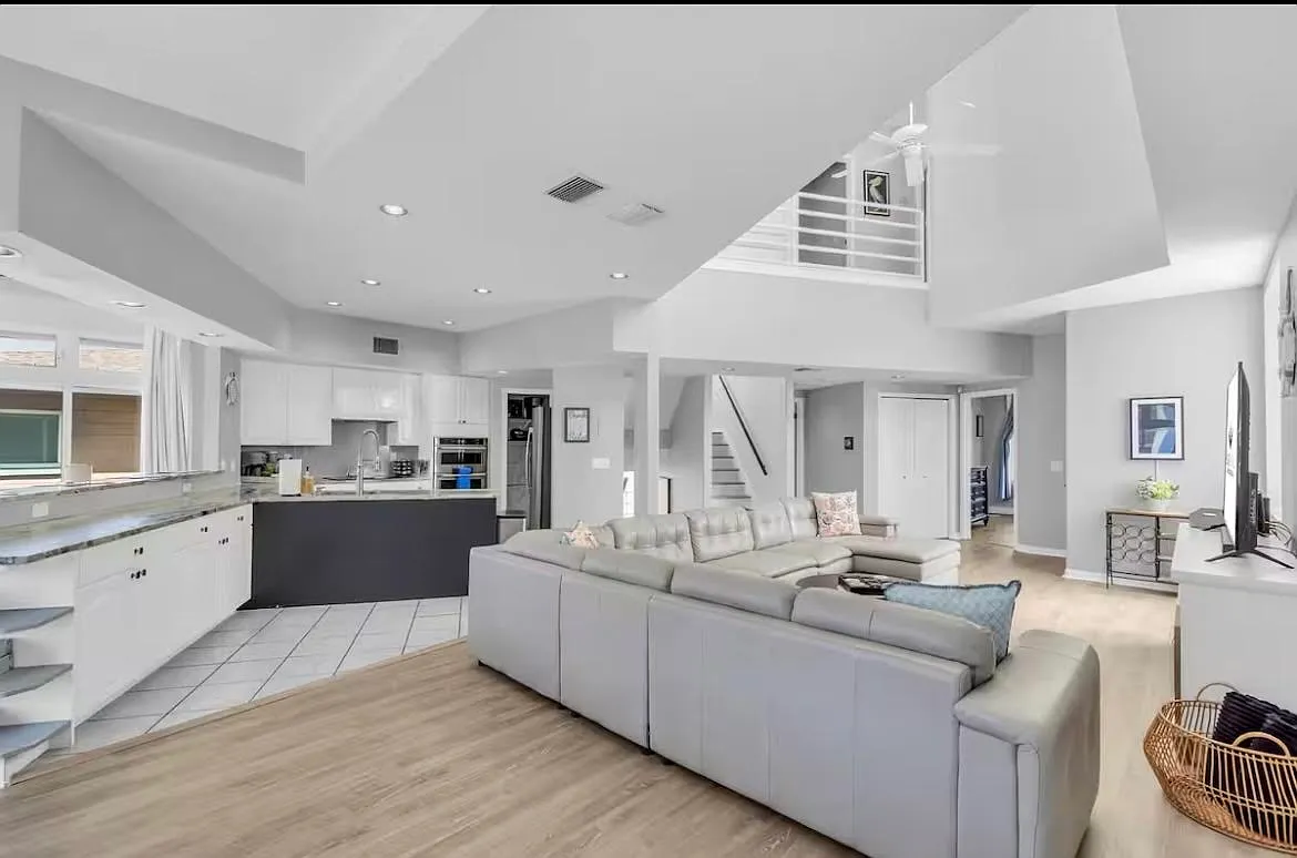 4 bed, 3288 sqft, $7,000 — Photo 1