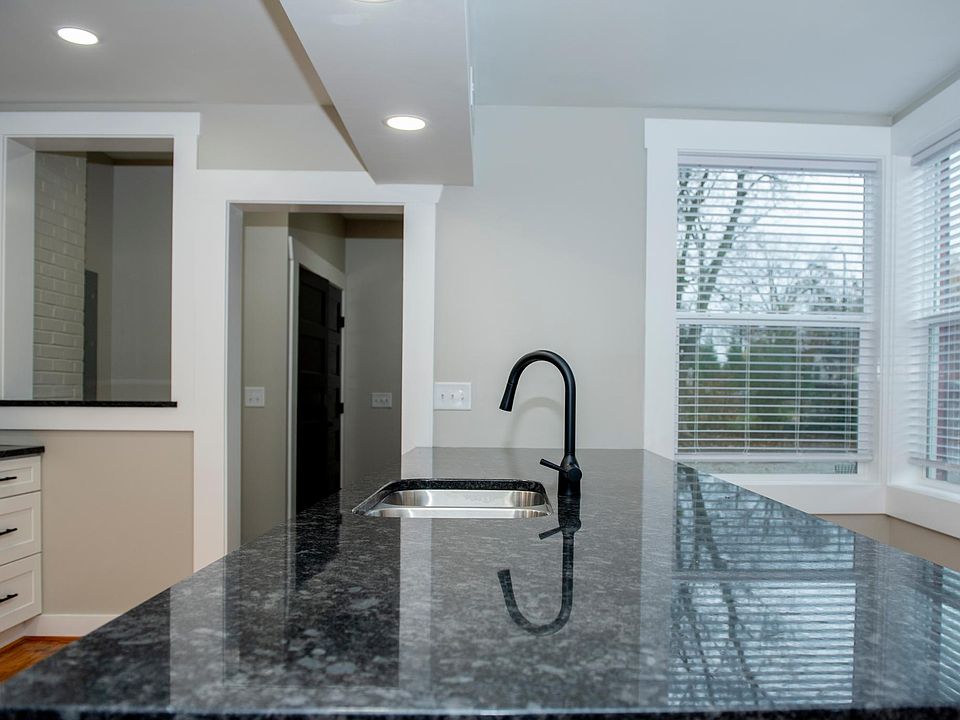 108 E Catawba St NC Zillow Apartments for Rent in