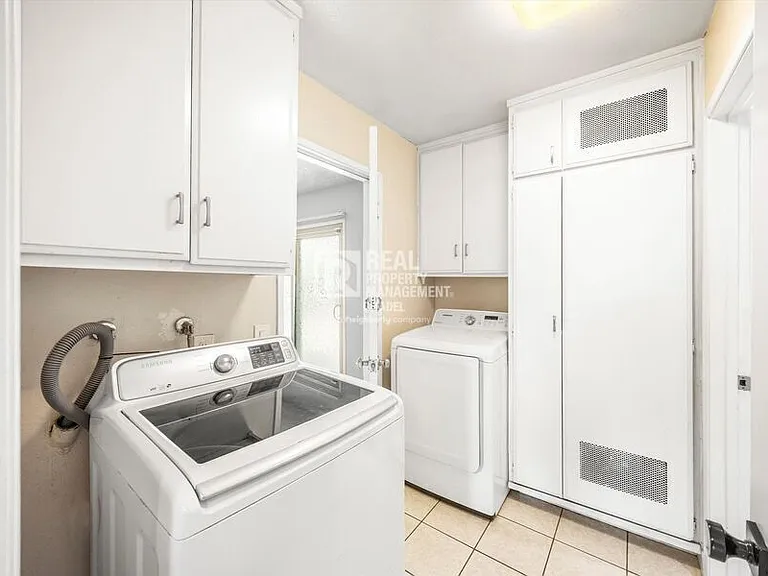 7970 Cambridge Ave — Photo 29