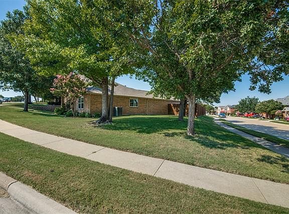 2nd image of 3813 Cromwell Dr