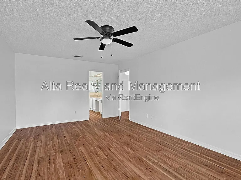 8426 Country Bend Cir W — Photo 17