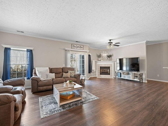 5th image of 155 Saddlebrook Ln Unit 381