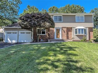 6 Country Oaks Dr, Kings Park, NY 11754