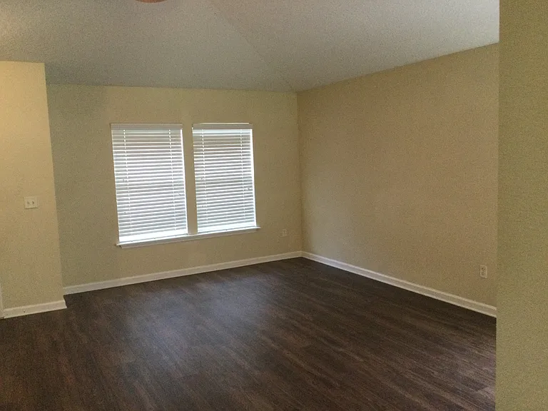 422 Bostwick Circle St — Photo 6