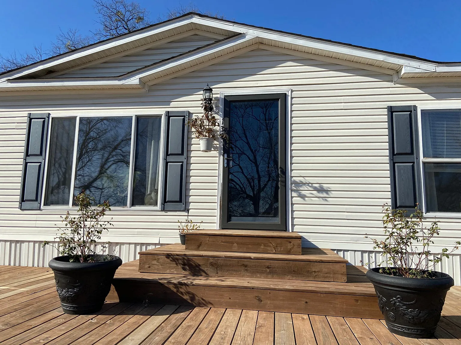 137 Edgehill Dr — Photo 1