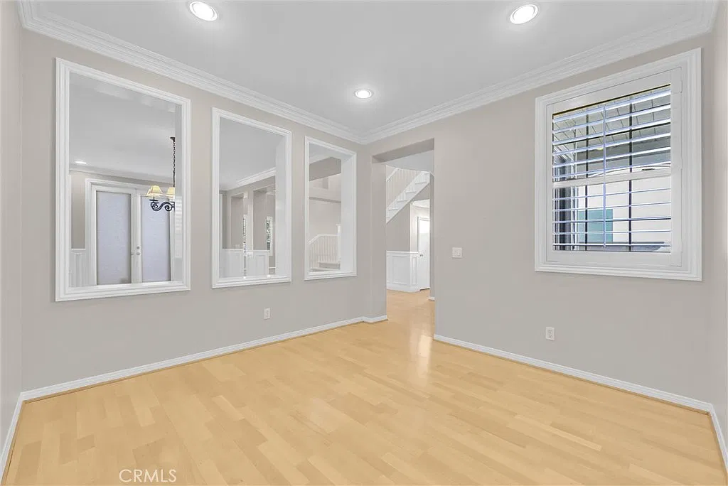 4 bed, 4.5 bath, 3600 sqft, $6,300 — Photo 4