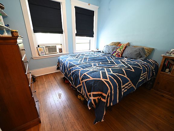 3rd image of 638 Washington St APT 3