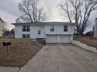 1114 Parc Dr, Papillion, NE 68046