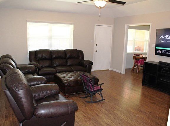 5th image of 2403 Emerson Ct