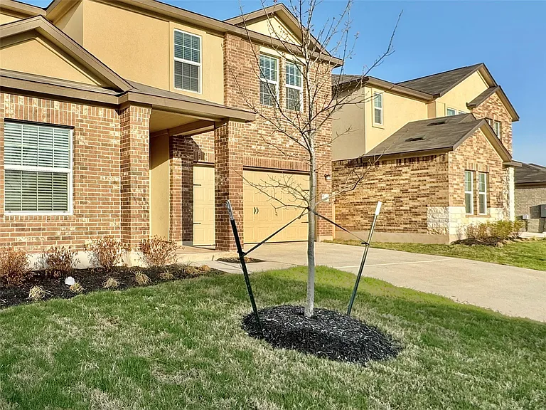 1316 Acorn Oak Dr — Photo 1