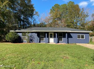 1700 Kingfisher Dr, Gautier, MS 39553