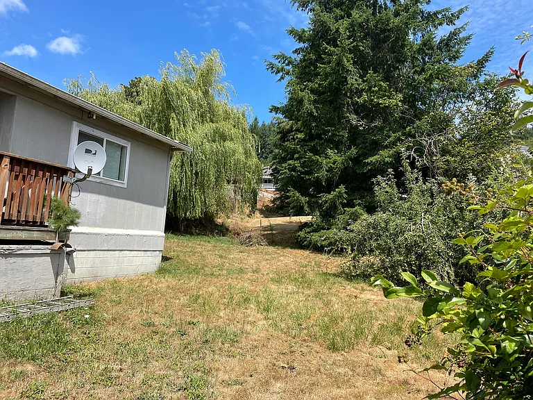 350 NE 6th St — Photo 3