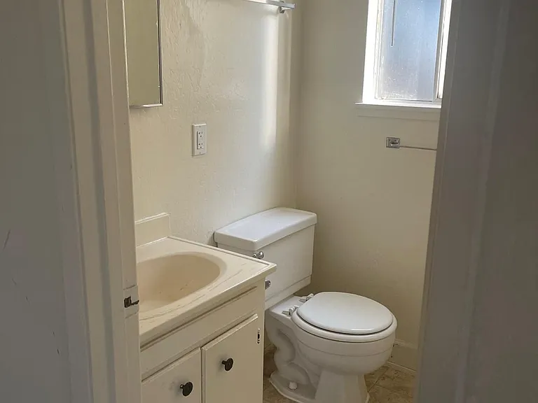 405 Marshall St #B2 — Photo 3