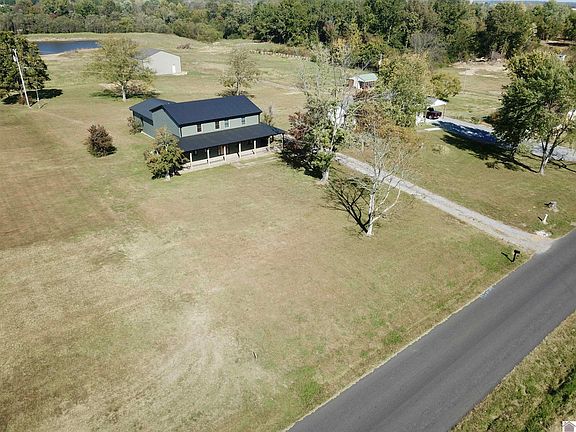 3rd image of 424 Cardinal Rd