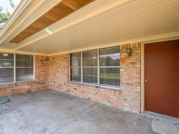 3rd image of 307 Parliament Dr