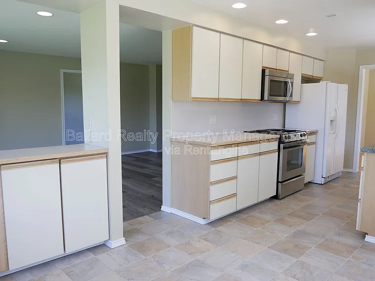 1737 NW 64th St — Photo 8