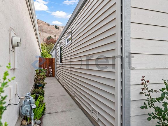 3rd image of 376 Brookmere Dr