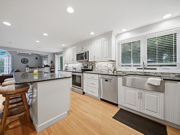 3rd image of 17 Laurel Road