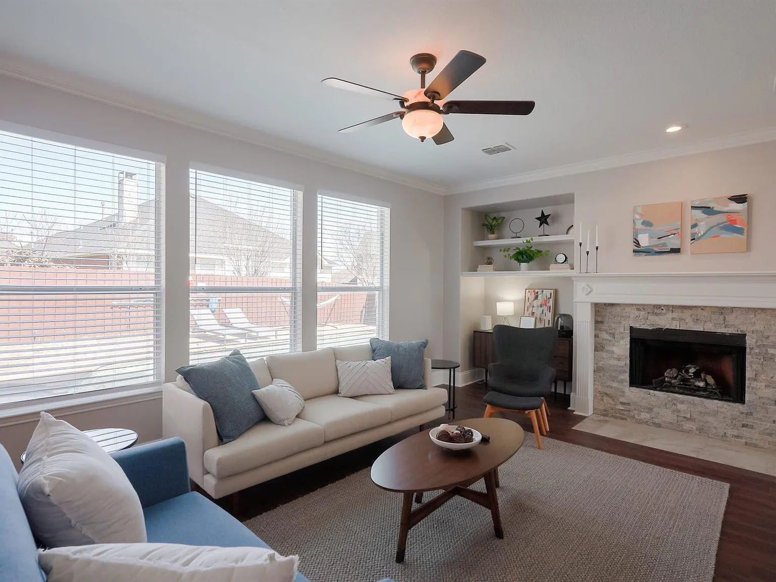 6 bed, 2.5 bath, 2892 sqft, $9,750 — Photo 3
