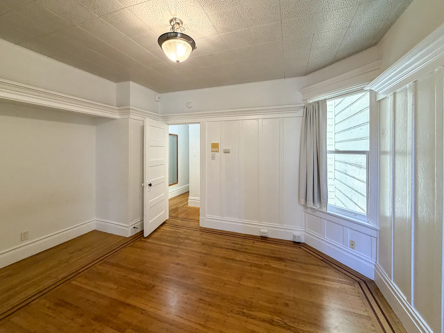 Spacious Studio with Bonus Office/Storage Room — Photo 4