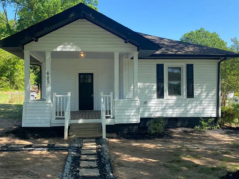 607 Glasgow Rd — Photo 1