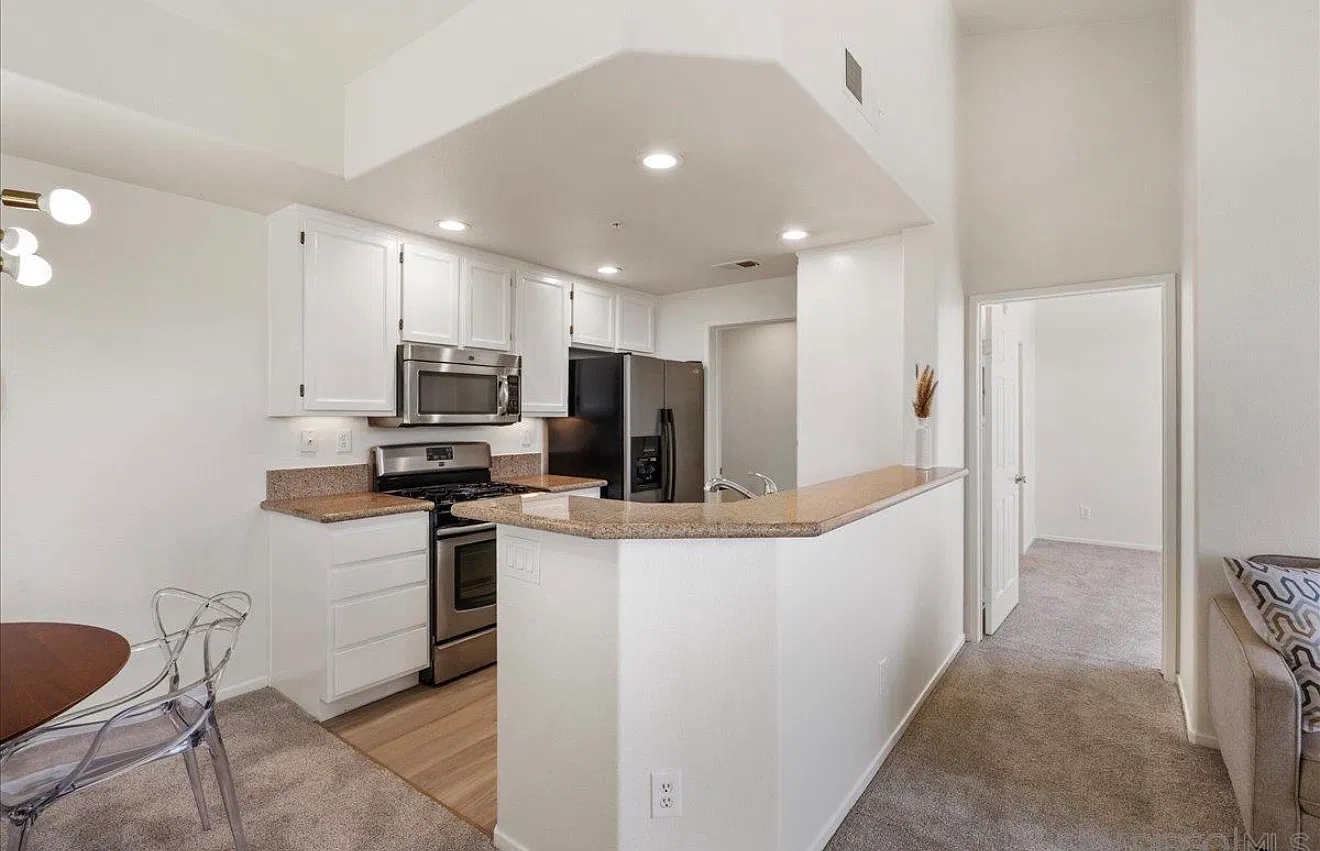 2 bed, 959 sqft, $3,500 — Photo 2