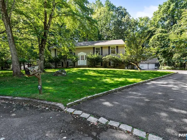 61 Charles Street, Allendale, NJ 07401