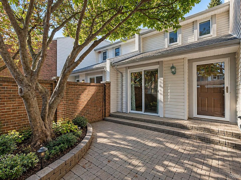 177 E Long Lake Rd, photo 2