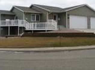 1304 Winchester Dr, Pierre, SD 57501