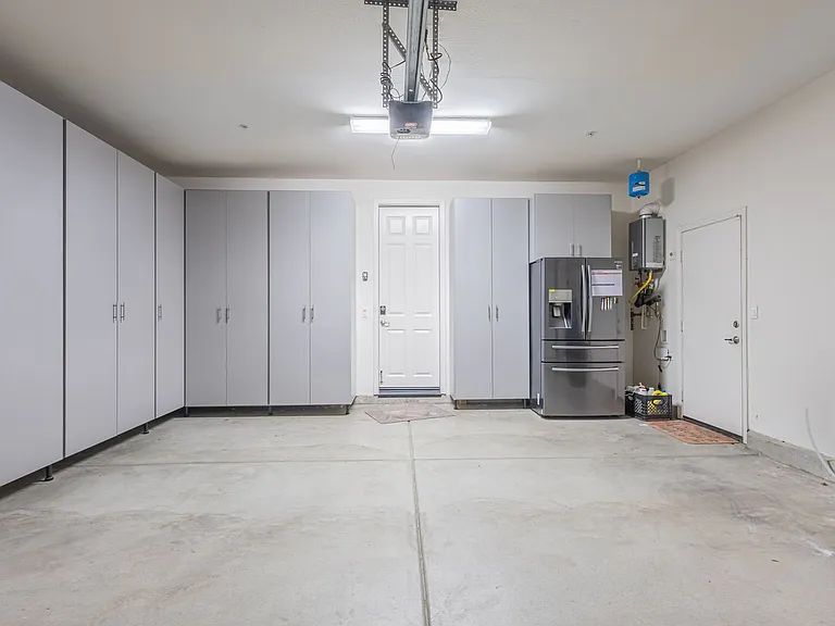 16220 Retreat Ct — Photo 25