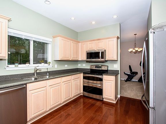 5th image of 1301 Chautauqua St