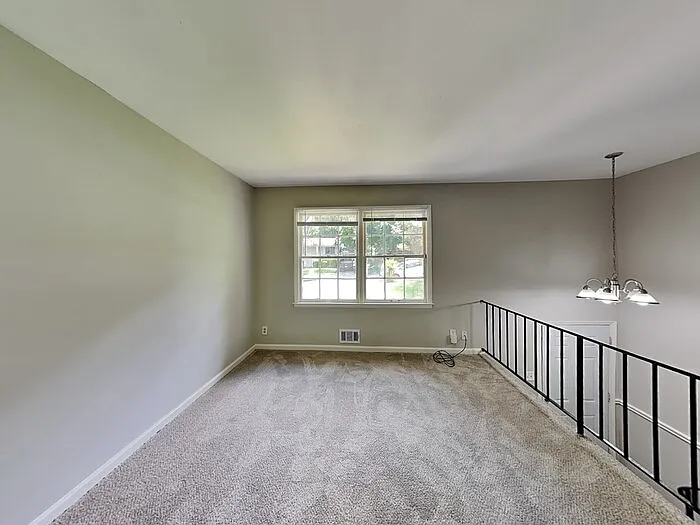 5 bed, 2.0 bath, 1000 sqft, $1,795 — Photo 2