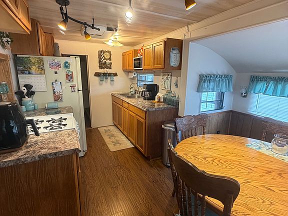 2nd image of 390 Mahogany Ct