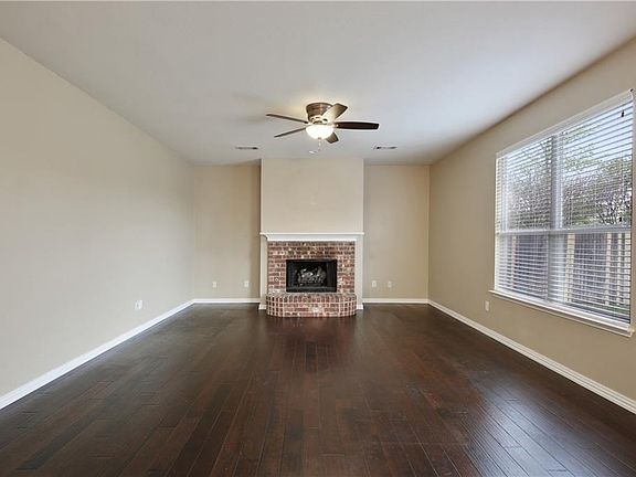 3rd image of 10628 Vista Heights Blvd