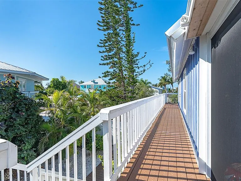 210 Bocilla Dr — Photo 10
