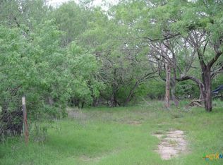 185 Campobella Ln, Kingsbury, TX 78638