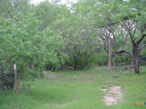 185 Campobella Ln, Kingsbury, TX 78638
