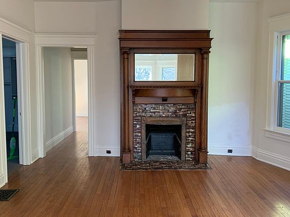 3rd image of 332 Woodward Ave