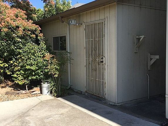 5th image of 711 Foxenwood Dr