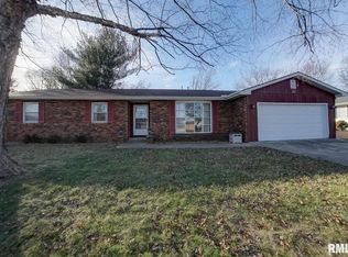 22 Brenda Dr, Pawnee, IL 62558