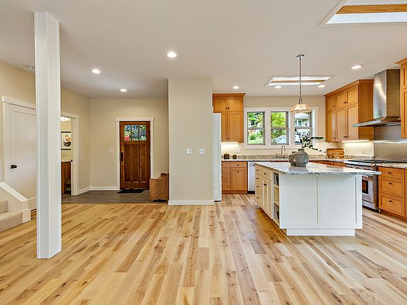 5th image of 547-549 Fairview St