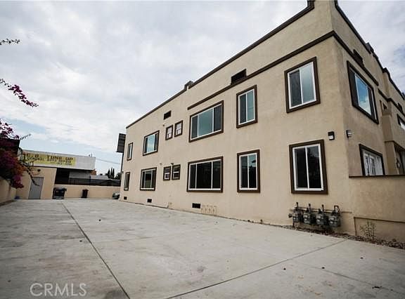 3rd image of 5072 Fountain Ave