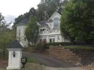 5710 Valley Stream Dr, Doylestown, PA 18902