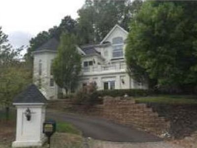 5710 Valley Stream Dr, Doylestown, PA, 18902
